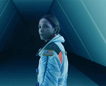 ปี 2022 จะไม่มีใครรอด! เมื่อดวงจันทร์หลุดวงโคจร พุ่งชนโลก ใน “MOONFALL”